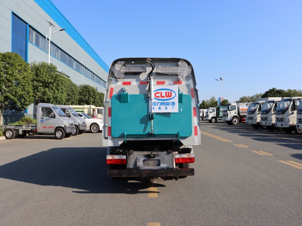 东风途逸纯电动扫路车